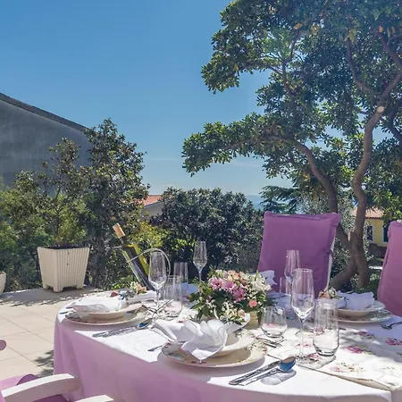 2 Bedroom Amazing In Apartamento Rabac