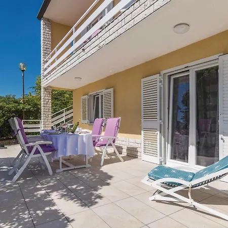 Amazing In Rabac With Wifi Apartmán